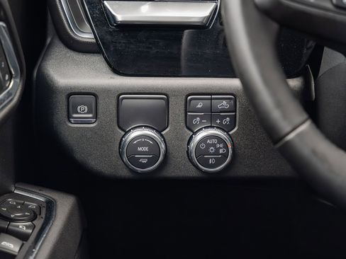 Used 2025 GMC Sierra 1500 SLT image 24