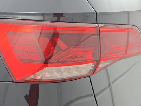 Certified 2024 Volkswagen Taos SE FWD image 33