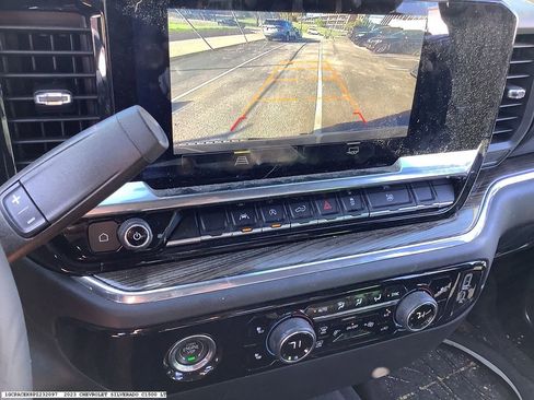 Used 2023 Chevrolet Silverado 1500 LT image 9