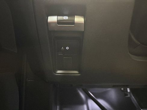 Used 2025 Land Rover Defender 130 V8 image 45