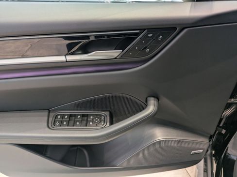 Certified 2025 Porsche Macan Electric image 13