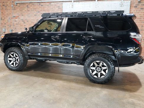 Used 2017 Toyota 4Runner TRD Off-Road image 10