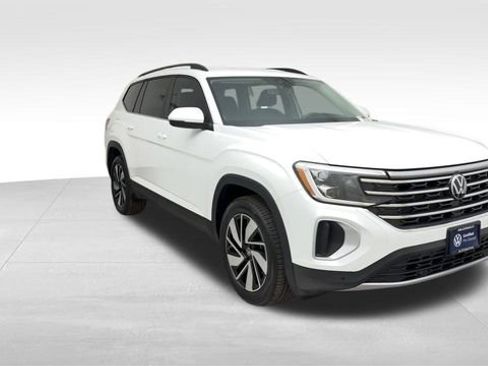 Certified 2025 Volkswagen Atlas SE image 10