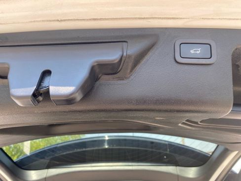 Used 2016 Land Rover Discovery Sport HSE AWD/4WD image 15