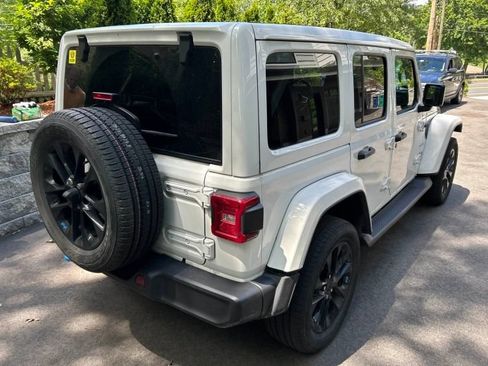 Used 2022 Jeep Wrangler Unlimited Sahara w/ Cold Weather Group AWD/4WD image 4
