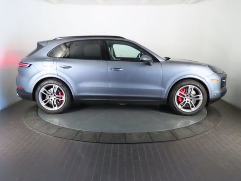Certified 2026 Porsche Cayenne S AWD/4WD image 8