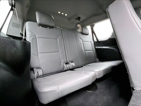 Used 2019 Chevrolet Suburban LT image 27