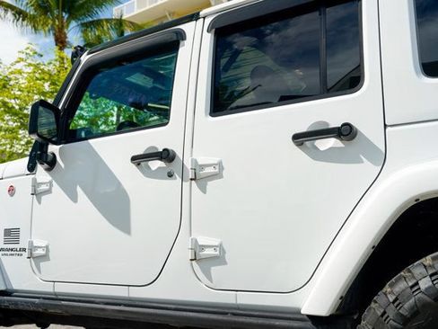 Used 2016 Jeep Wrangler Unlimited Rubicon AWD/4WD image 19