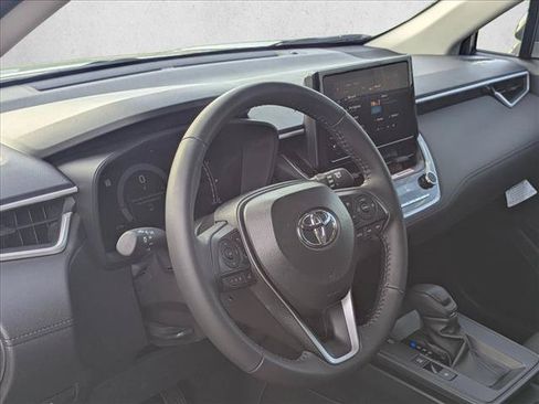 Used 2026 Toyota Corolla Cross LE FWD image 10
