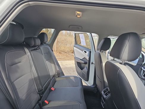 Used 2025 Volkswagen Taos SE image 11