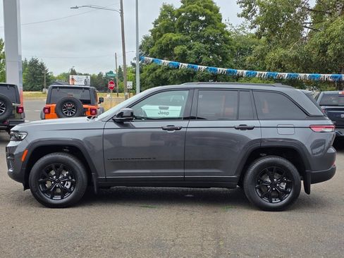 New 2025 Jeep Grand Cherokee Altitude image 6