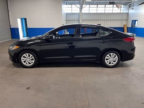 Used 2017 Hyundai Elantra SE image 5