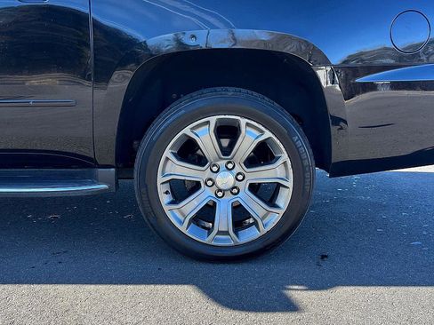 Used 2017 Chevrolet Suburban Premier image 11