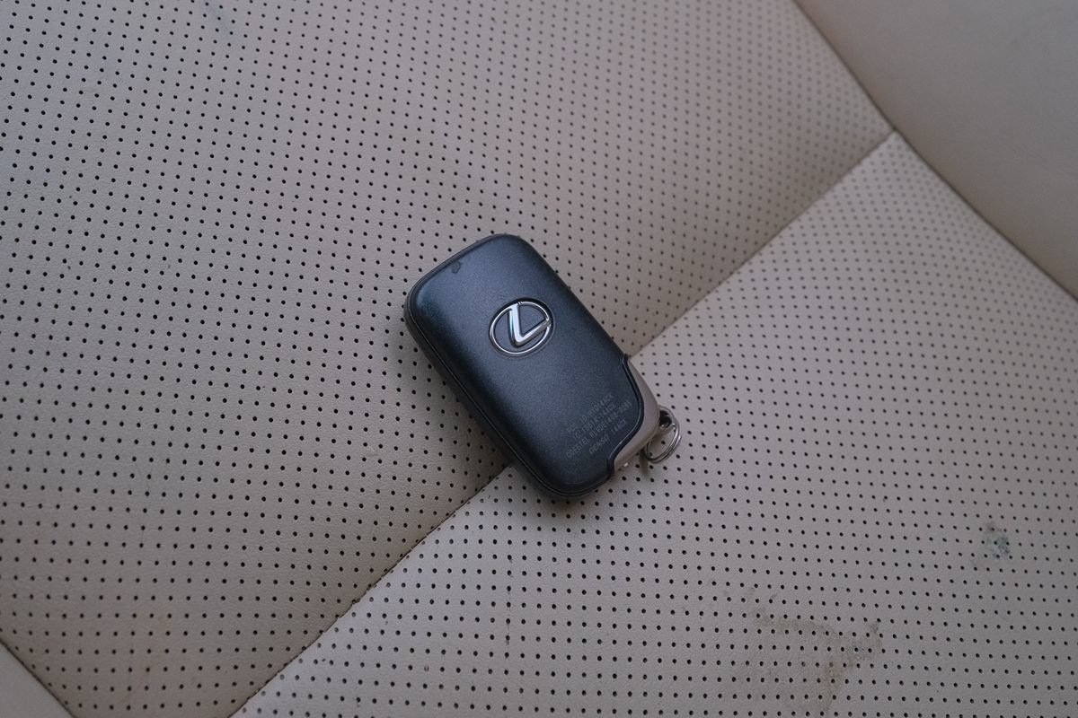 Used 2011 Lexus LS 460 w/ Comfort Pkg RWD image 8