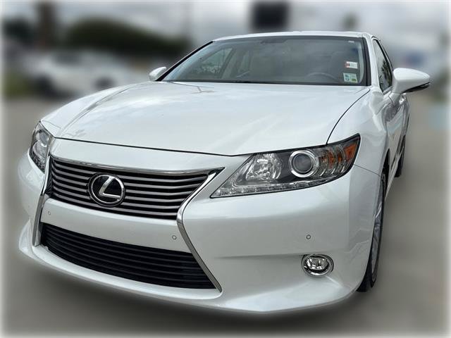 Used 2014 Lexus ES 350 w/ Luxury Package FWD image 3