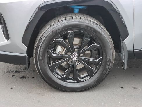 Used 2022 Toyota RAV4 SE image 9