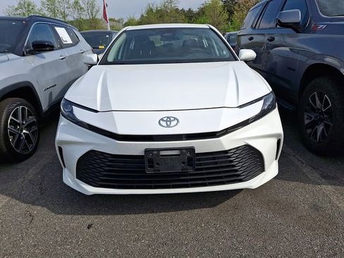 Used 2025 Toyota Camry LE image 4