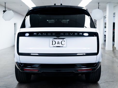 Used 2025 Land Rover Range Rover SE AWD/4WD image 5