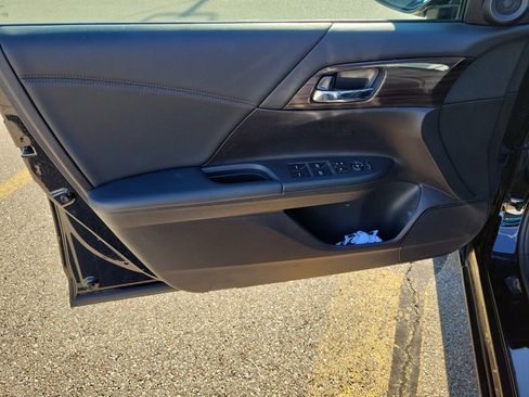 Used 2016 Honda Accord EX image 18