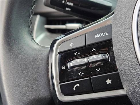 Used 2024 Kia Carnival LX image 15