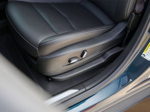 Used 2025 Cadillac XT5 Luxury image 8