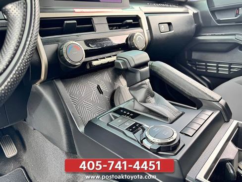 Used 2025 Toyota Tacoma SR5 AWD/4WD image 16
