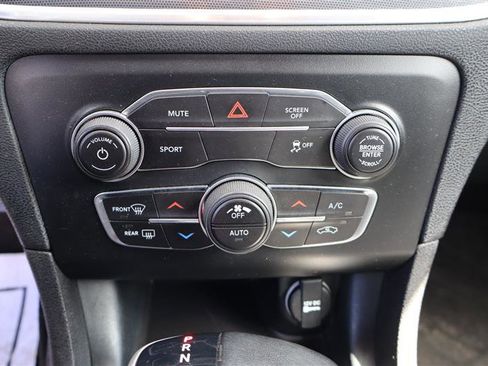 Used 2017 Dodge Charger R/T image 21