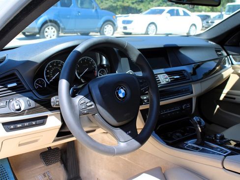 Used 2013 BMW 550i Sedan image 15