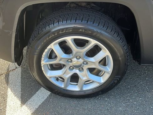Used 2017 Jeep Renegade Latitude image 9