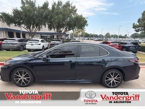 Used 2021 Toyota Camry SE FWD image 1