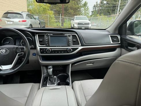 Used 2016 Toyota Highlander Limited Platinum AWD/4WD image 17
