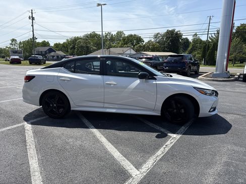 Used 2023 Nissan Sentra SR w/ Electronics Package FWD image 17