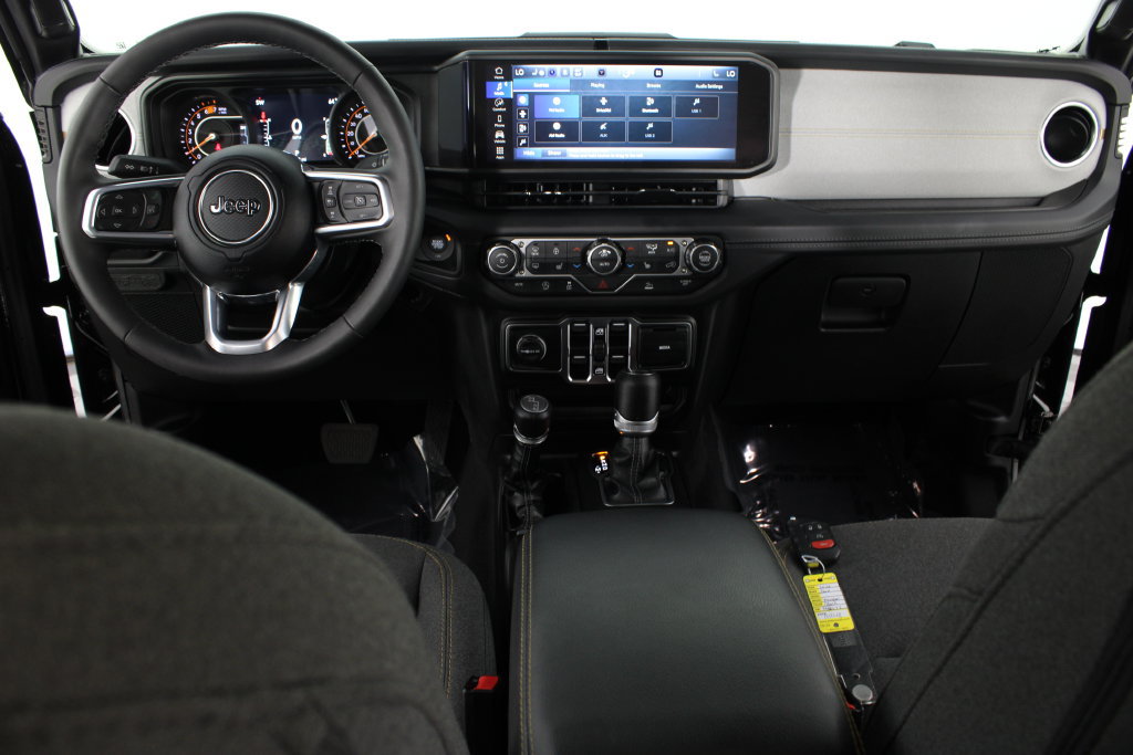 Used 2026 Jeep Wrangler Unlimited Sahara AWD/4WD image 16