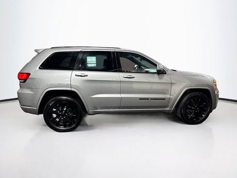 Used 2020 Jeep Grand Cherokee Altitude image 4