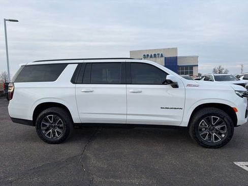 Used 2024 Chevrolet Suburban Z71 w/ Luxury Package image 2