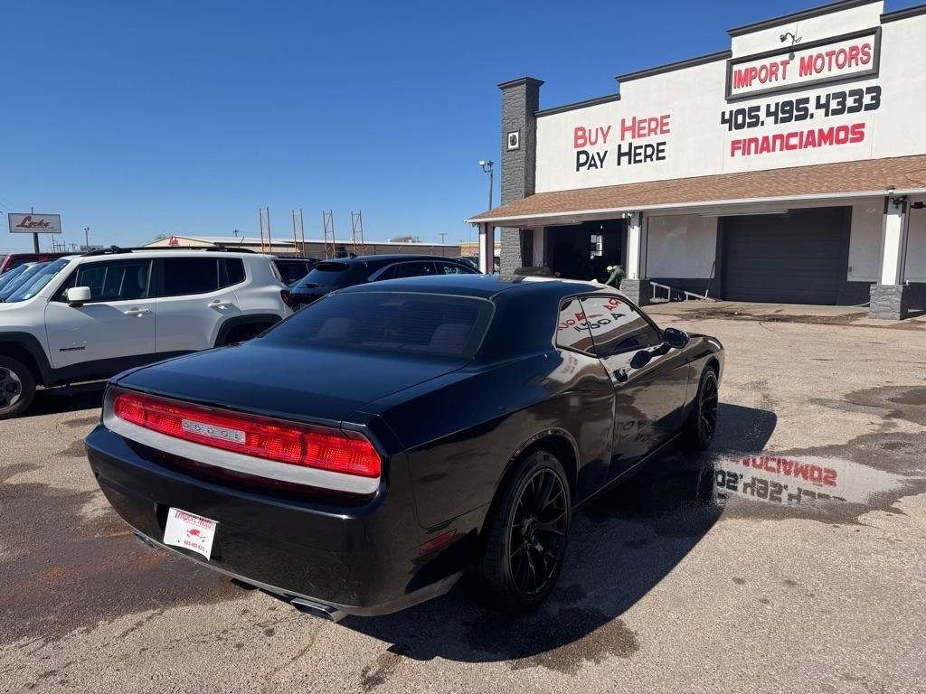 Used 2014 Dodge Challenger SXT RWD image 7
