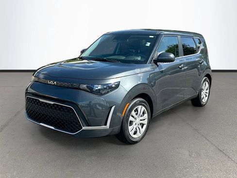 Used 2023 Kia Soul LX FWD image 3