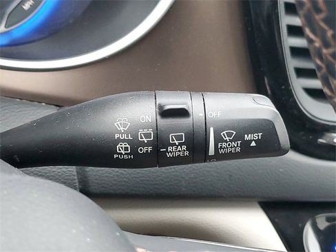 Used 2017 Chrysler Pacifica Touring-L image 23