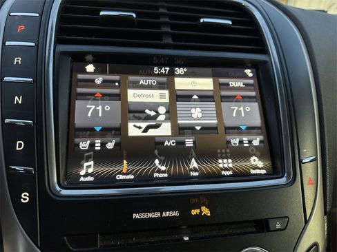 Used 2017 Lincoln MKX Reserve w/ Lincoln MKX Climate Package image 19