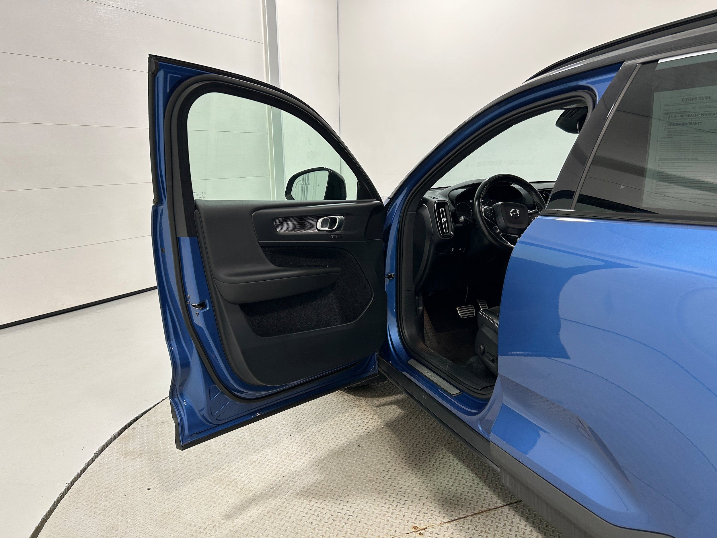 Used 2020 Volvo XC40 T5 R-Design AWD/4WD image 22