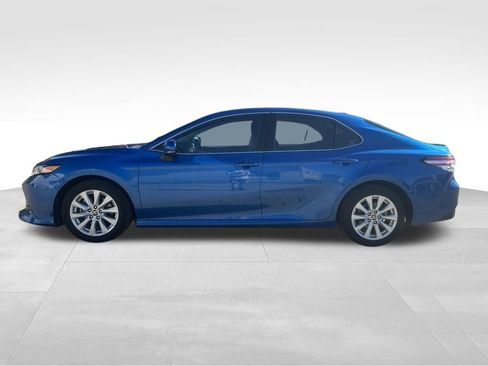 Used 2020 Toyota Camry LE w/ Convenience Package FWD image 4