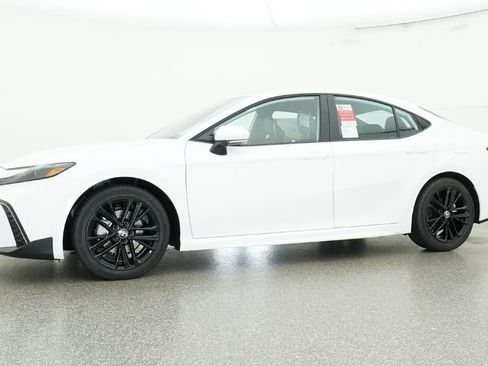 New 2026 Toyota Camry SE FWD image 18