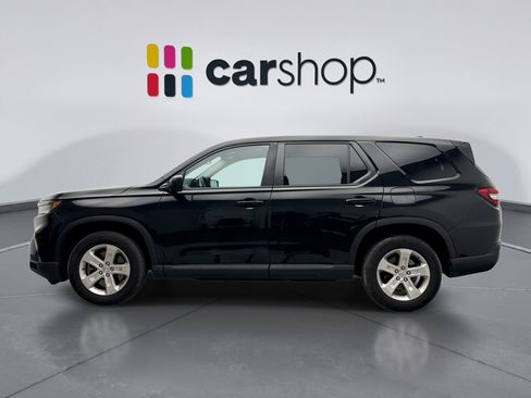 Used 2023 Honda Pilot LX image 2