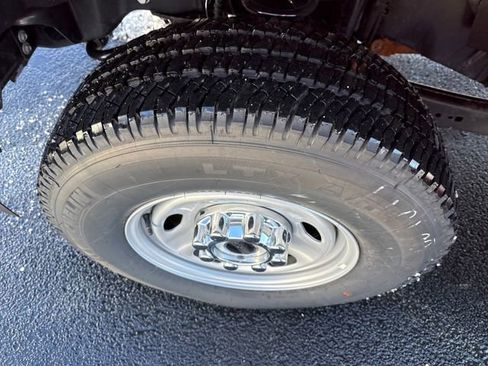 New 2025 Ford F250 XL w/ XL Chrome Package image 15