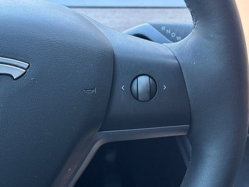 Used 2022 Tesla Model Y Long Range AWD/4WD image 38