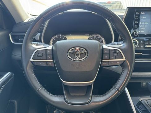 Certified 2022 Toyota Highlander XLE image 30