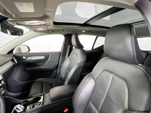 Used 2023 Volvo XC40 B5 Plus w/ Protection Package Premier image 22