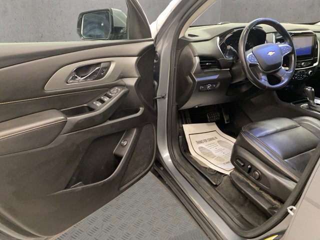 Used 2020 Chevrolet Traverse LT w/ Driver Confidence II Package AWD/4WD image 18