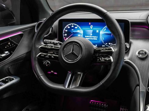 Used 2025 Mercedes-Benz GLC 350e 4MATIC image 19