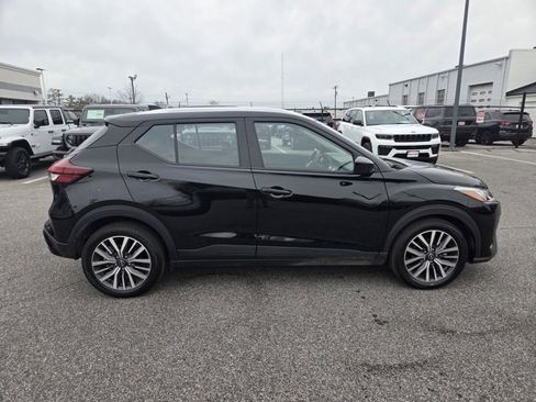 Used 2024 Nissan Kicks SV image 30
